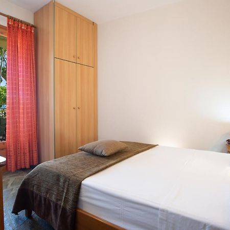 Giapis Apartment Mikros Gialos Exterior foto