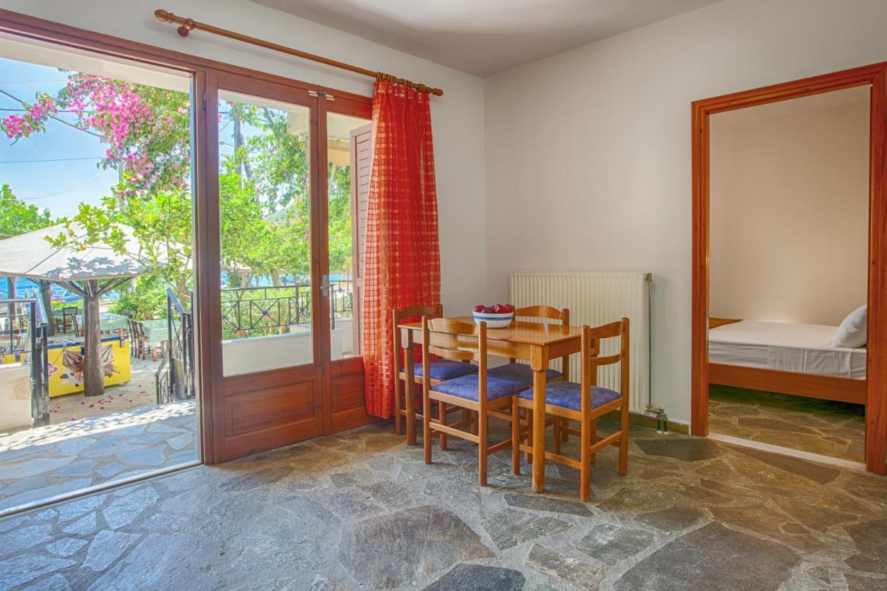 Giapis Apartment Mikros Gialos Exterior foto