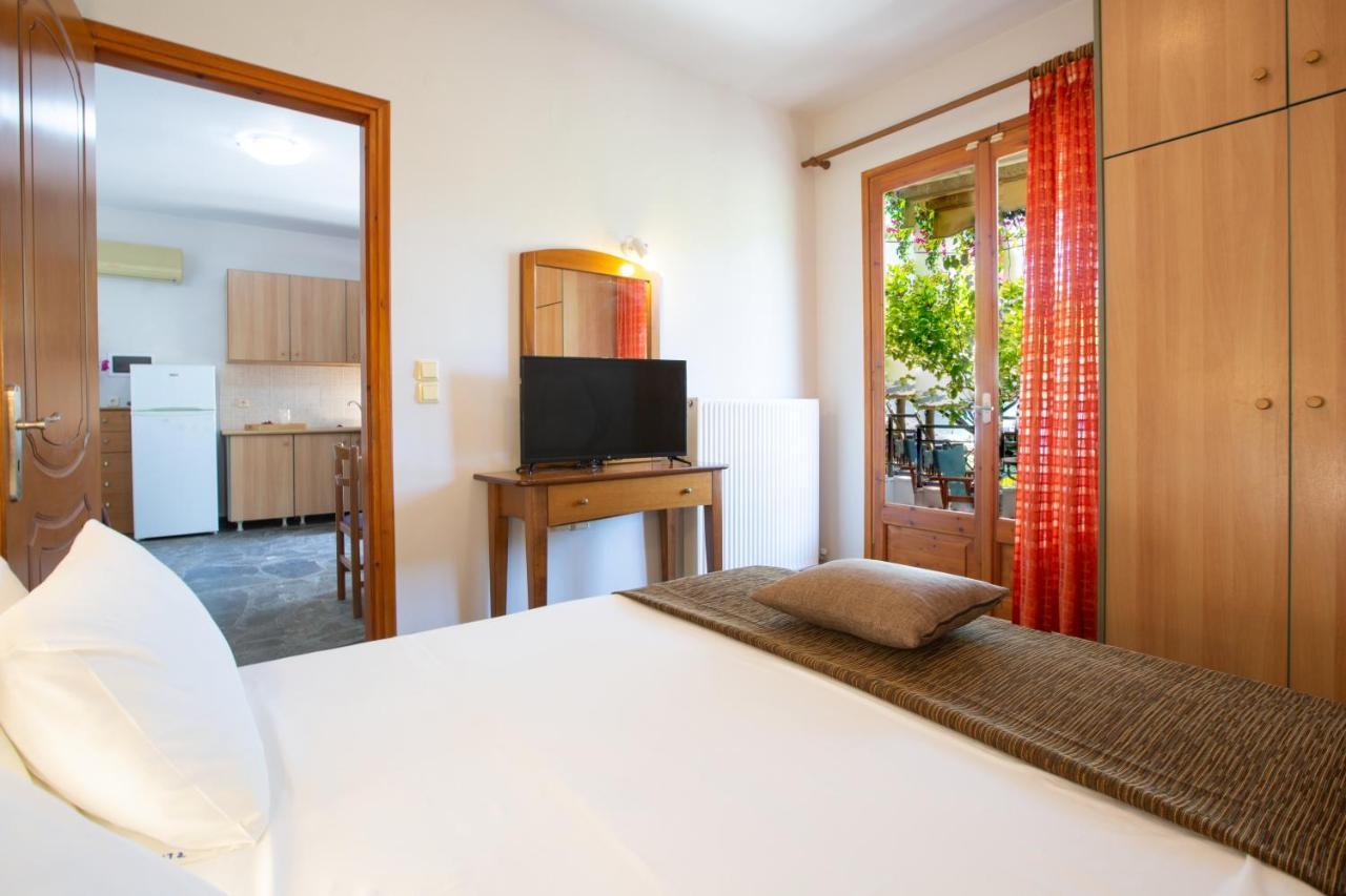 Giapis Apartment Mikros Gialos Exterior foto