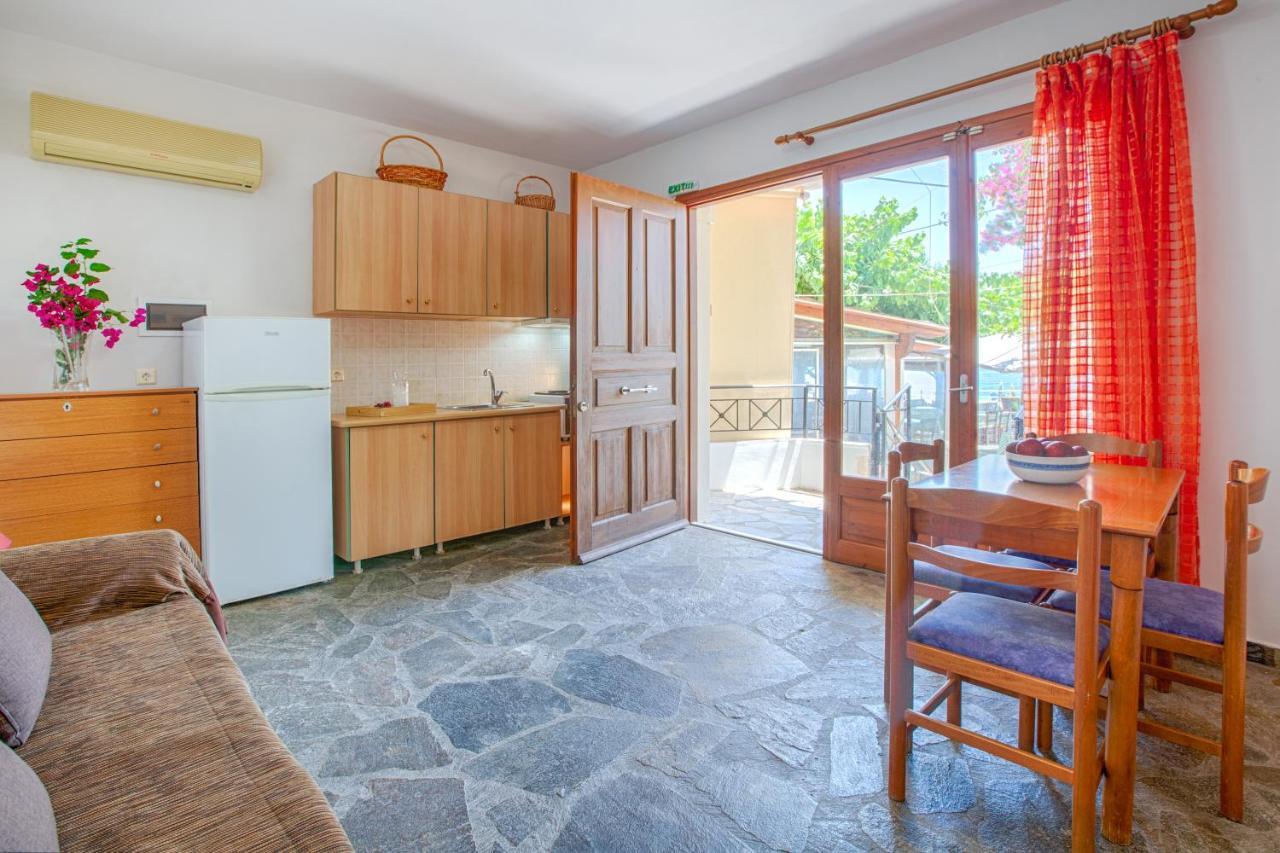 Giapis Apartment Mikros Gialos Exterior foto