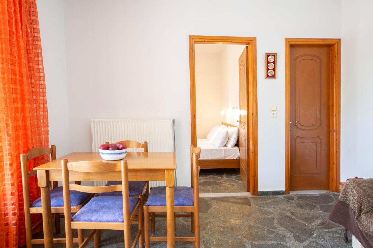 Giapis Apartment Mikros Gialos Exterior foto